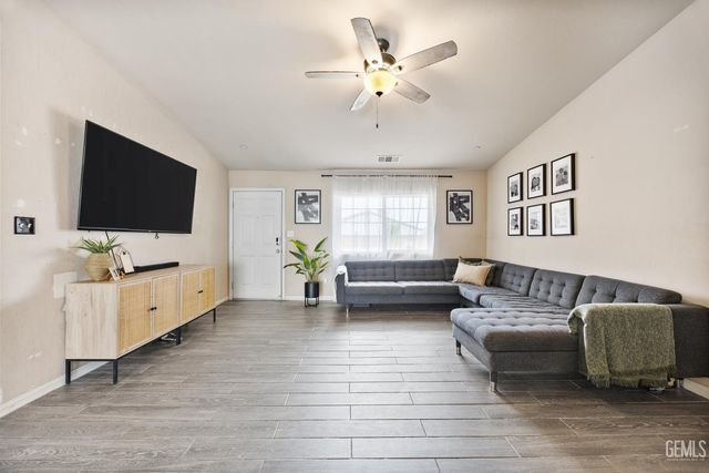 6301 Estavez Street, Bakersfield, CA 93307