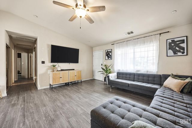 6301 Estavez Street, Bakersfield, CA 93307