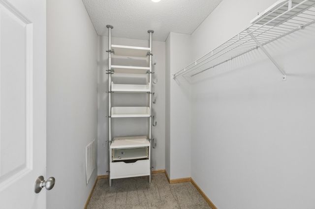 1662 Village Trail E 3, Maplewood, MN 55109