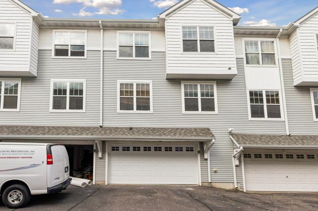 1662 Village Trail E 3, Maplewood, MN 55109