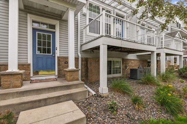 1662 Village Trail E 3, Maplewood, MN 55109