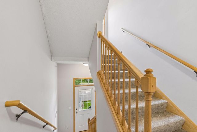 1662 Village Trail E 3, Maplewood, MN 55109