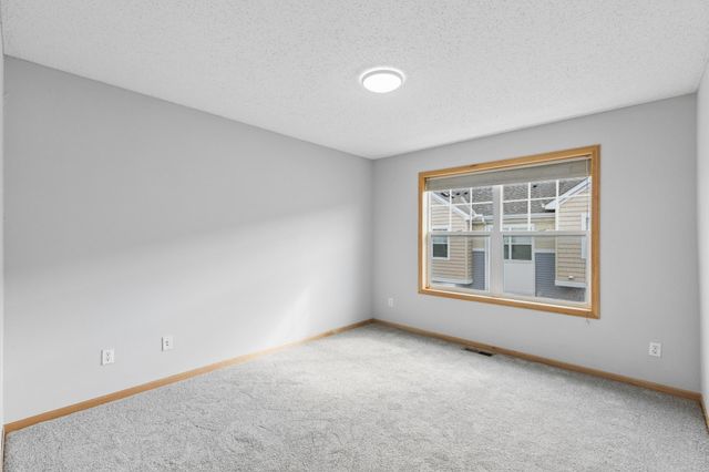 1662 Village Trail E 3, Maplewood, MN 55109