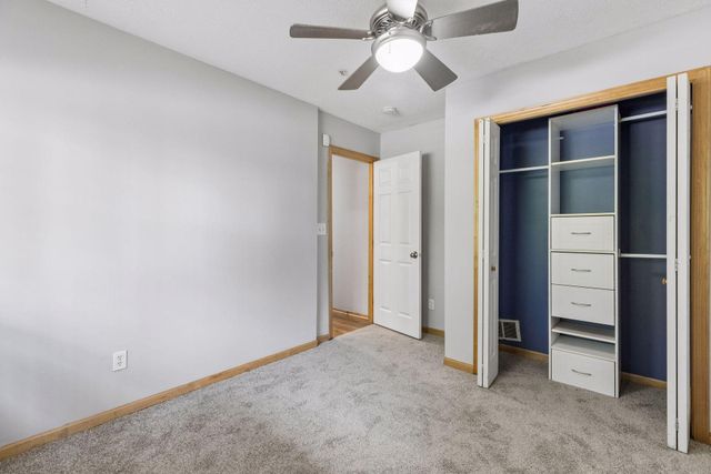 1662 Village Trail E 3, Maplewood, MN 55109