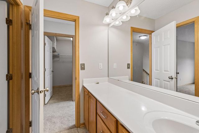 1662 Village Trail E 3, Maplewood, MN 55109