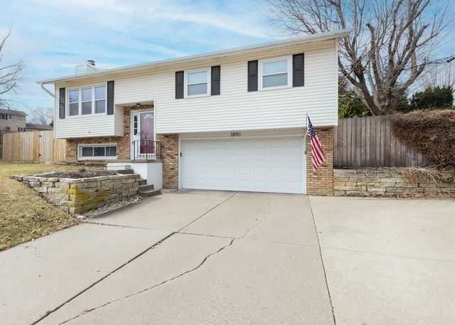 3890 Tanglefoot Court, Bettendorf, IA 52722