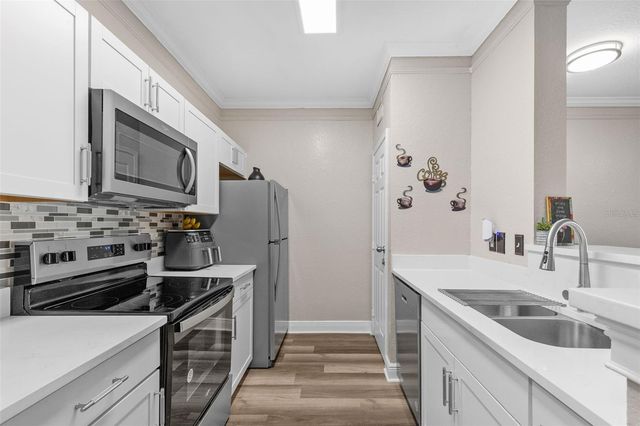 4323 BAYSIDE VILLAGE DRIVE 105, Tampa, FL 33615