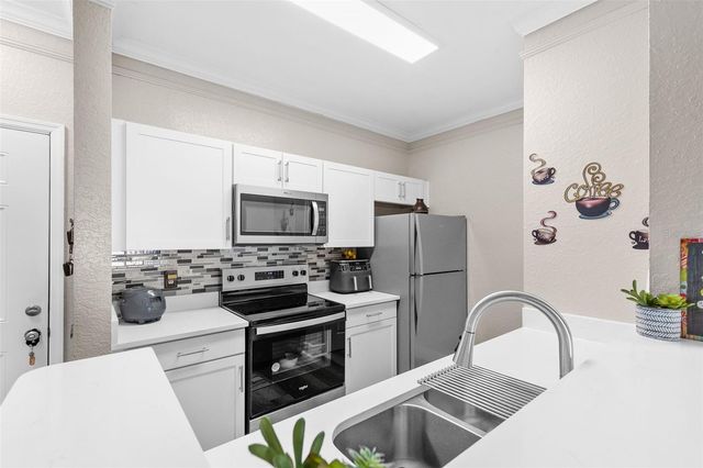 4323 BAYSIDE VILLAGE DRIVE 105, Tampa, FL 33615