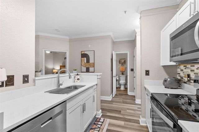 4323 BAYSIDE VILLAGE DRIVE 105, Tampa, FL 33615