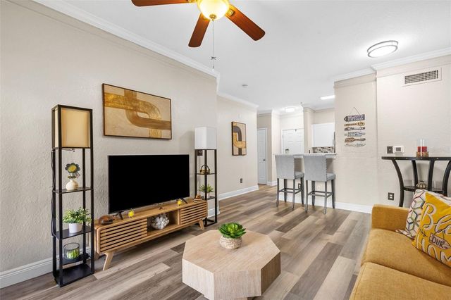 4323 BAYSIDE VILLAGE DRIVE 105, Tampa, FL 33615