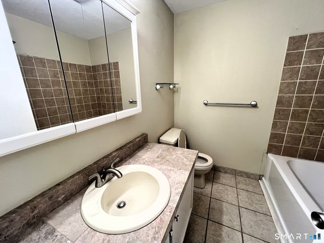 20 New Hampshire Drive 1D, New Britain, CT 06052