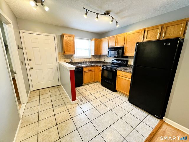 20 New Hampshire Drive 1D, New Britain, CT 06052