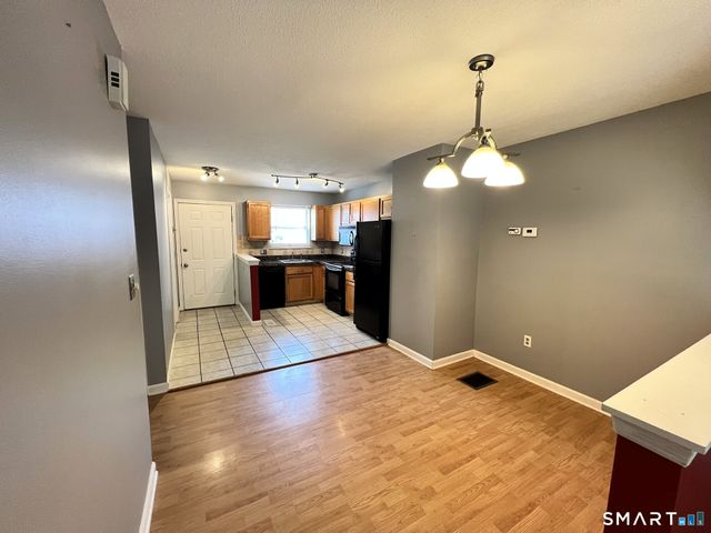20 New Hampshire Drive 1D, New Britain, CT 06052