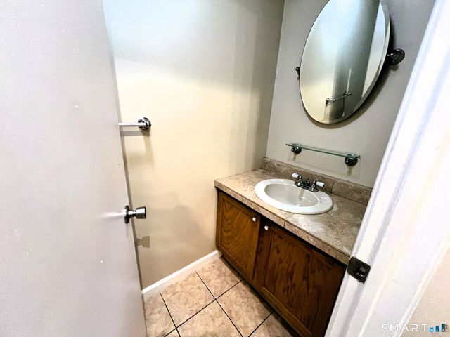 20 New Hampshire Drive 1D, New Britain, CT 06052