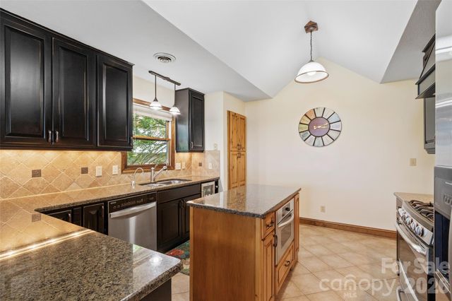91 Brandy Run Road, Burnsville, NC 28714