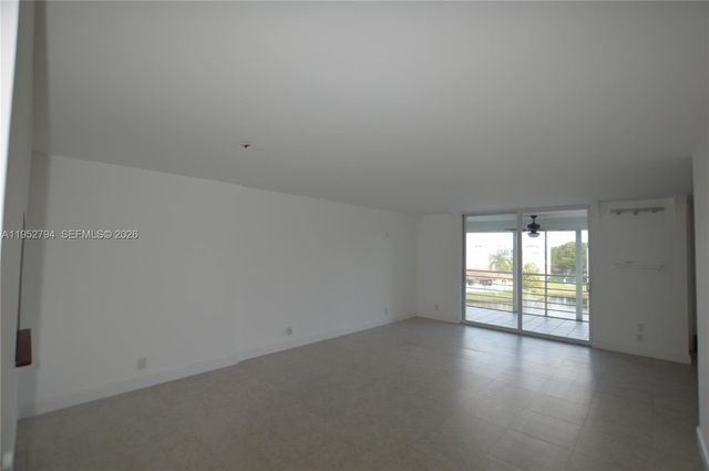 425 SE 11th Ter 402, Dania Beach, FL 33004