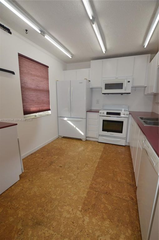 425 SE 11th Ter 402, Dania Beach, FL 33004