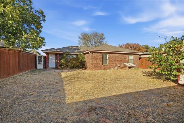 2105 84th Street, Lubbock, TX 79423