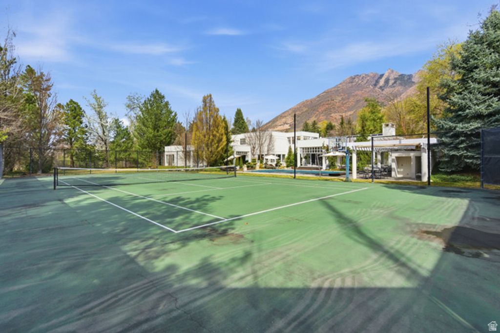 Image 101 of property listing at 2552 E WALKER LN, Salt Lake City, UT 84117