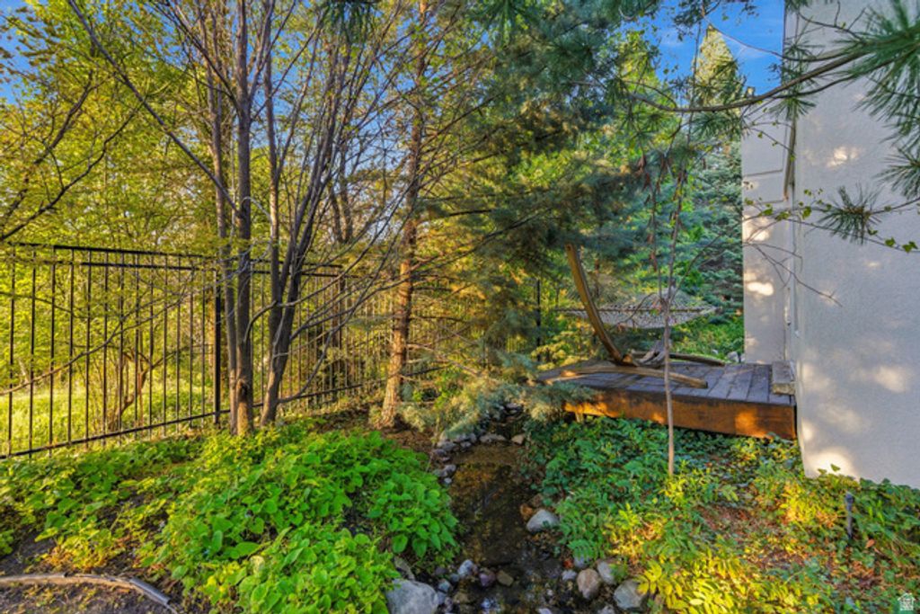 Image 102 of property listing at 2552 E WALKER LN, Salt Lake City, UT 84117