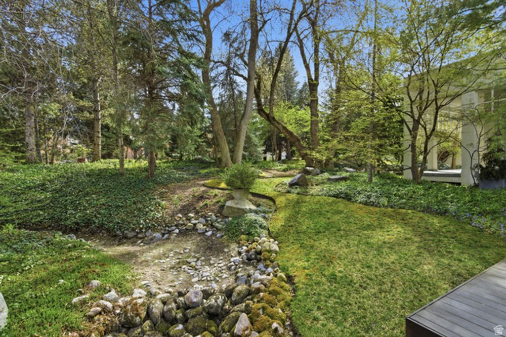 Image 107 of property listing at 2552 E WALKER LN, Salt Lake City, UT 84117