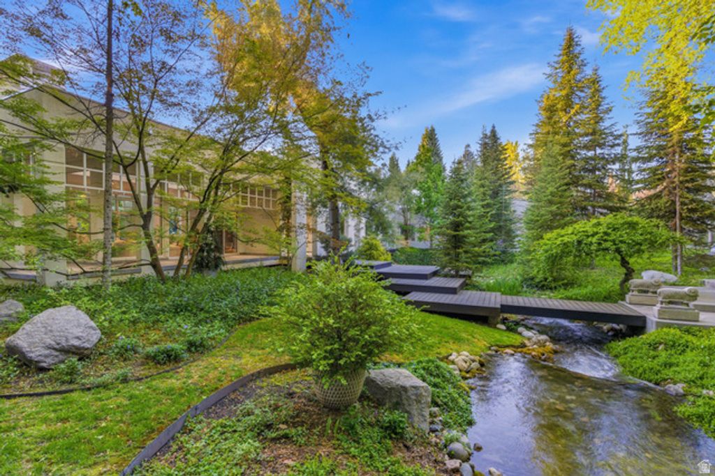Image 108 of property listing at 2552 E WALKER LN, Salt Lake City, UT 84117