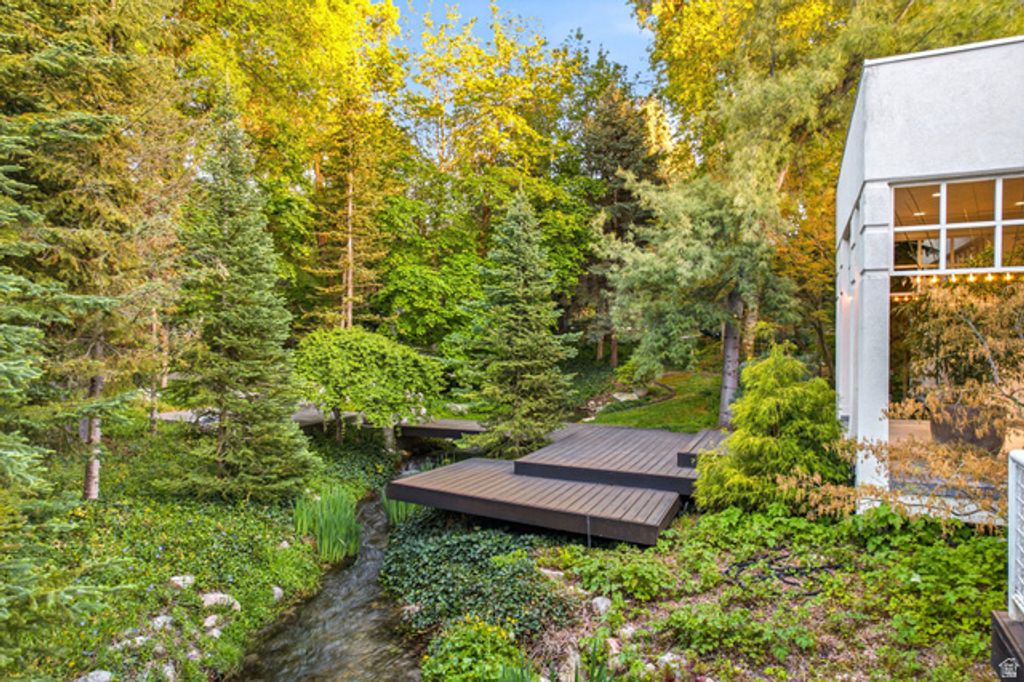 Image 109 of property listing at 2552 E WALKER LN, Salt Lake City, UT 84117