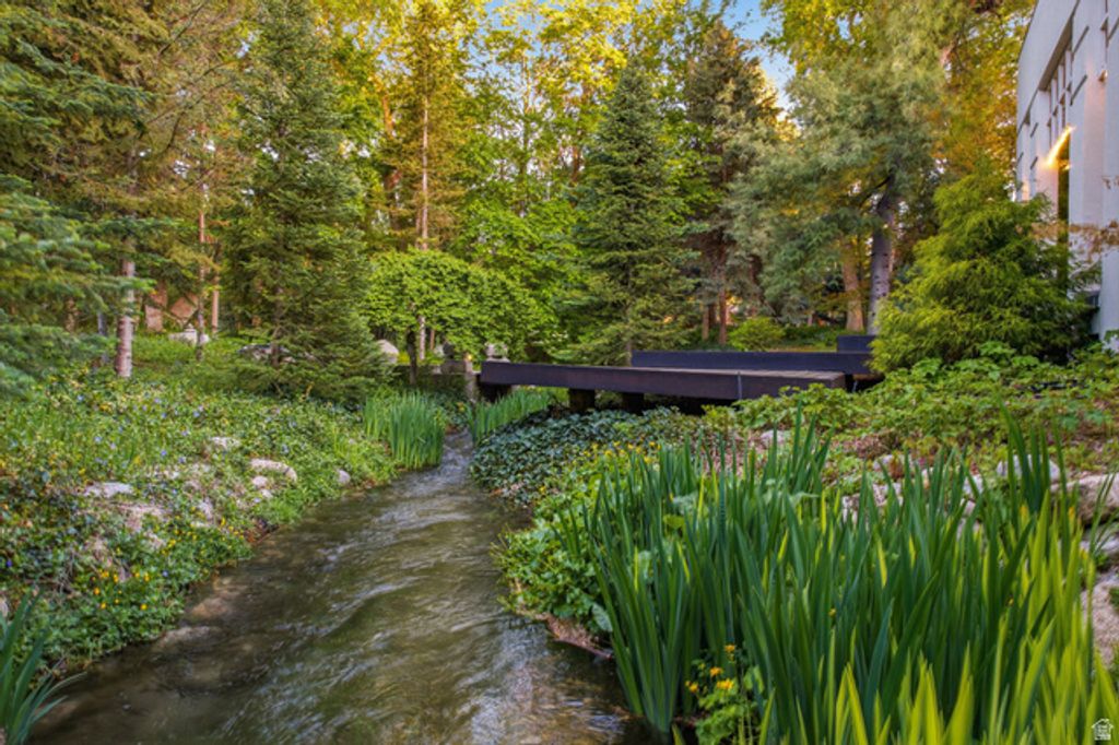 Image 110 of property listing at 2552 E WALKER LN, Salt Lake City, UT 84117
