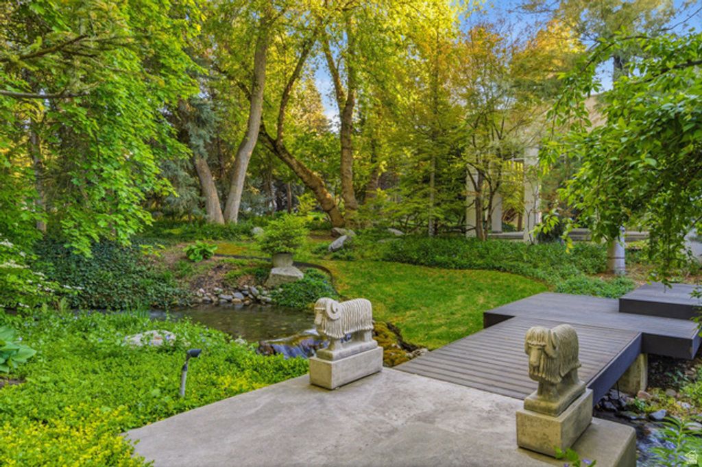 Image 111 of property listing at 2552 E WALKER LN, Salt Lake City, UT 84117
