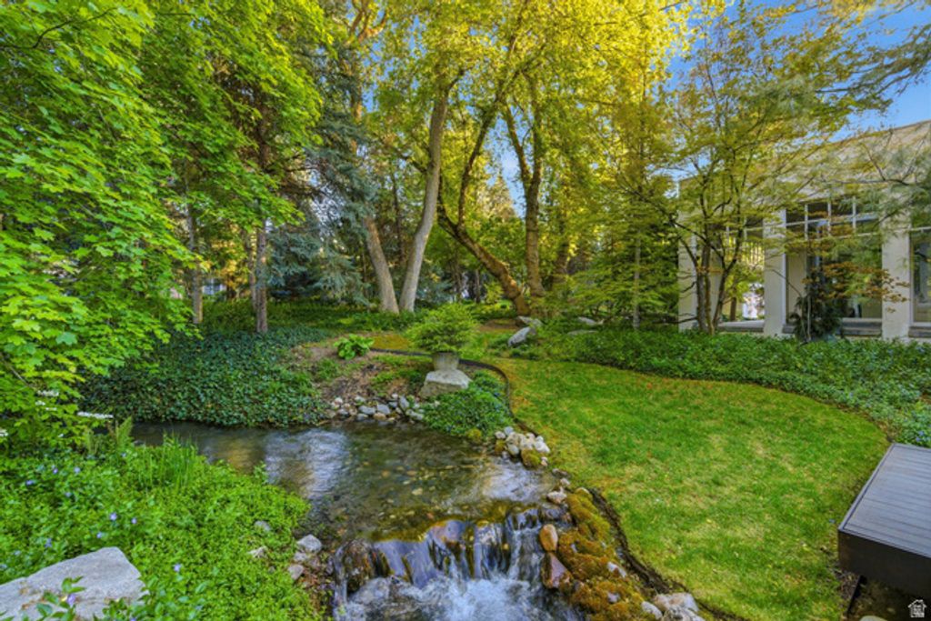Image 112 of property listing at 2552 E WALKER LN, Salt Lake City, UT 84117