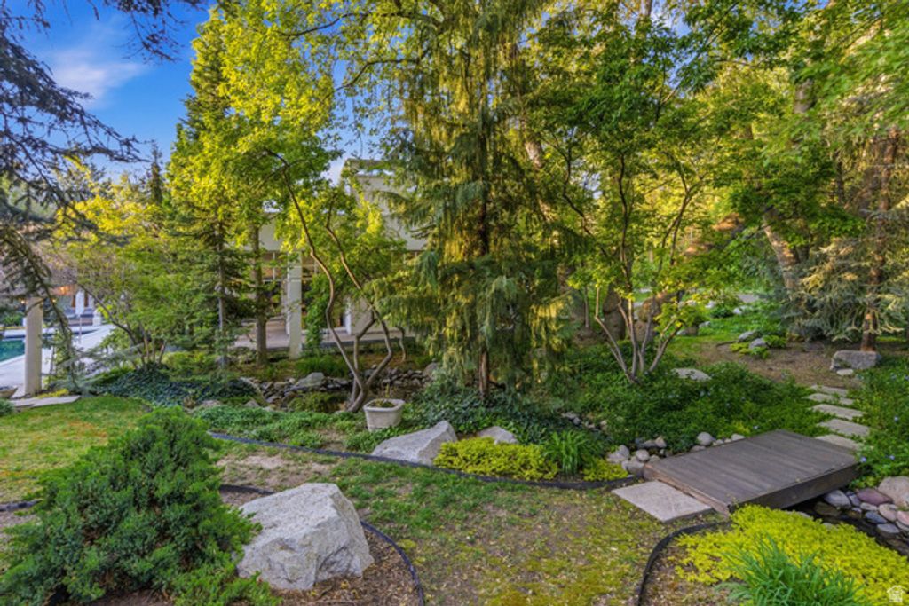 Image 113 of property listing at 2552 E WALKER LN, Salt Lake City, UT 84117