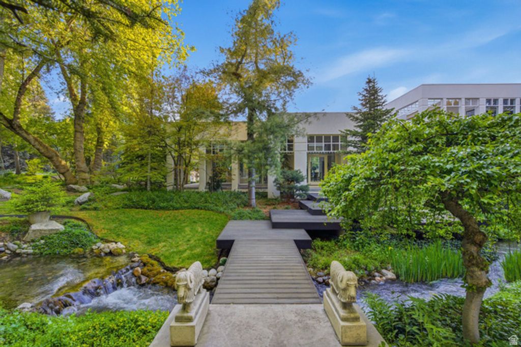 Image 115 of property listing at 2552 E WALKER LN, Salt Lake City, UT 84117