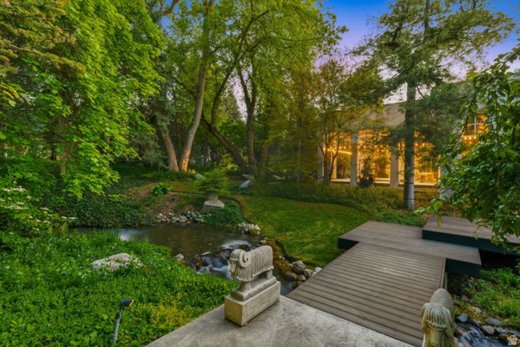 Image 116 of property listing at 2552 E WALKER LN, Salt Lake City, UT 84117