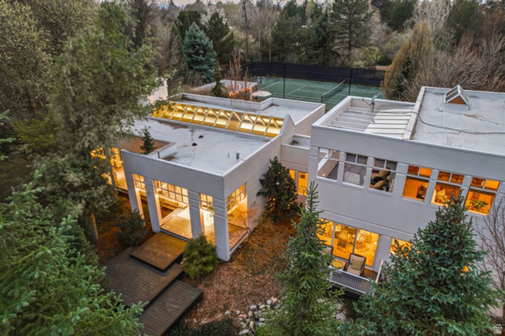 Image 118 of property listing at 2552 E WALKER LN, Salt Lake City, UT 84117