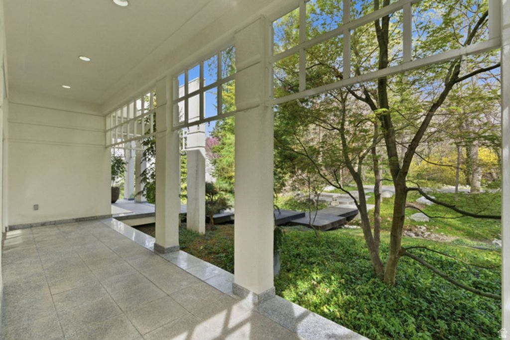 Image 120 of property listing at 2552 E WALKER LN, Salt Lake City, UT 84117