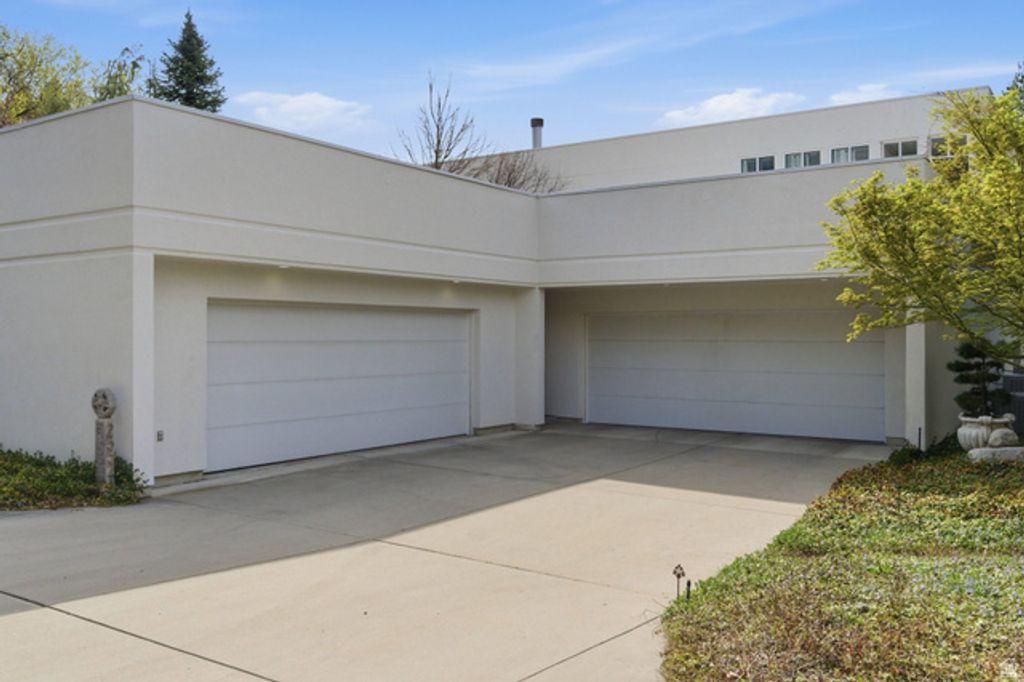 Image 122 of property listing at 2552 E WALKER LN, Salt Lake City, UT 84117