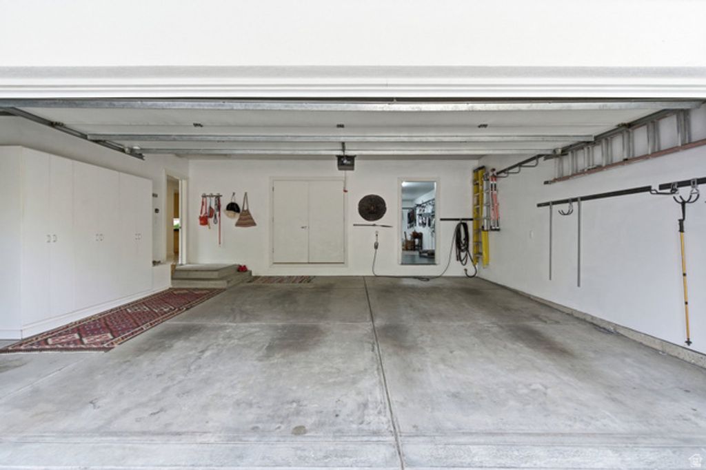 Image 123 of property listing at 2552 E WALKER LN, Salt Lake City, UT 84117