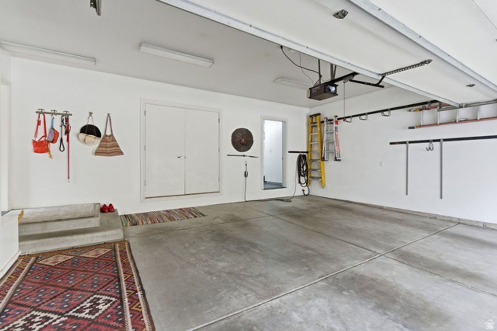 Image 124 of property listing at 2552 E WALKER LN, Salt Lake City, UT 84117
