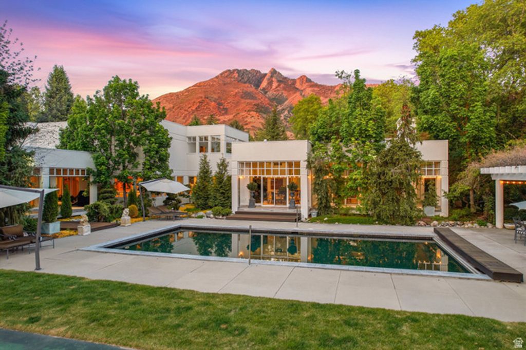 Image 127 of property listing at 2552 E WALKER LN, Salt Lake City, UT 84117