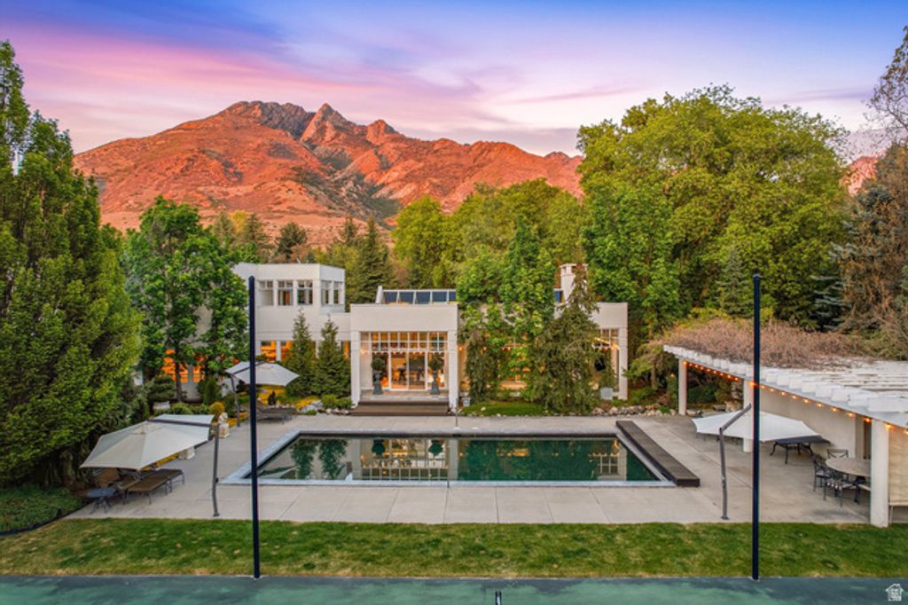 Image 128 of property listing at 2552 E WALKER LN, Salt Lake City, UT 84117