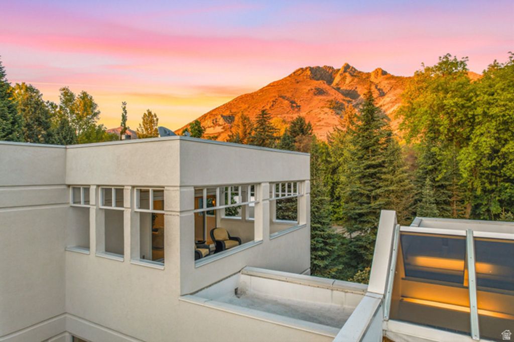 Image 130 of property listing at 2552 E WALKER LN, Salt Lake City, UT 84117