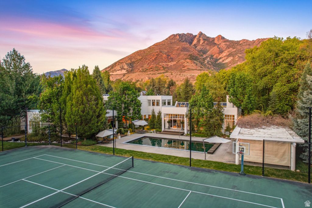 Image 131 of property listing at 2552 E WALKER LN, Salt Lake City, UT 84117
