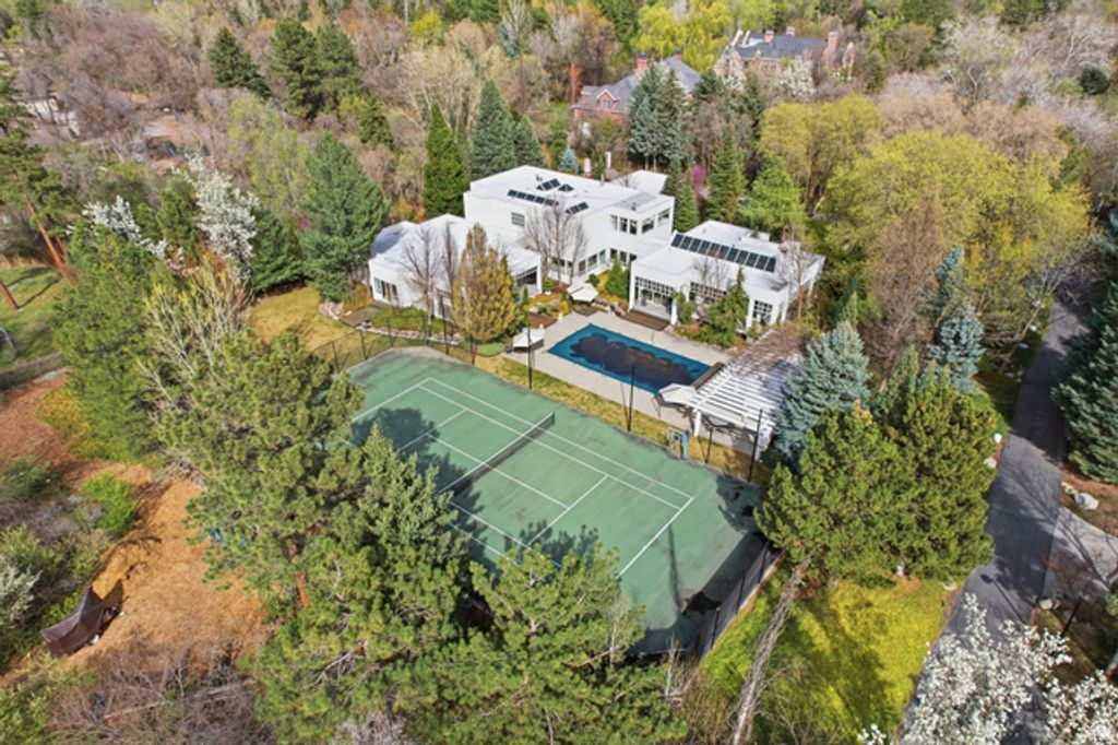 Image 136 of property listing at 2552 E WALKER LN, Salt Lake City, UT 84117
