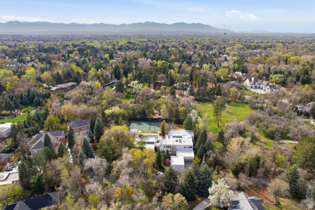 Image 137 of property listing at 2552 E WALKER LN, Salt Lake City, UT 84117