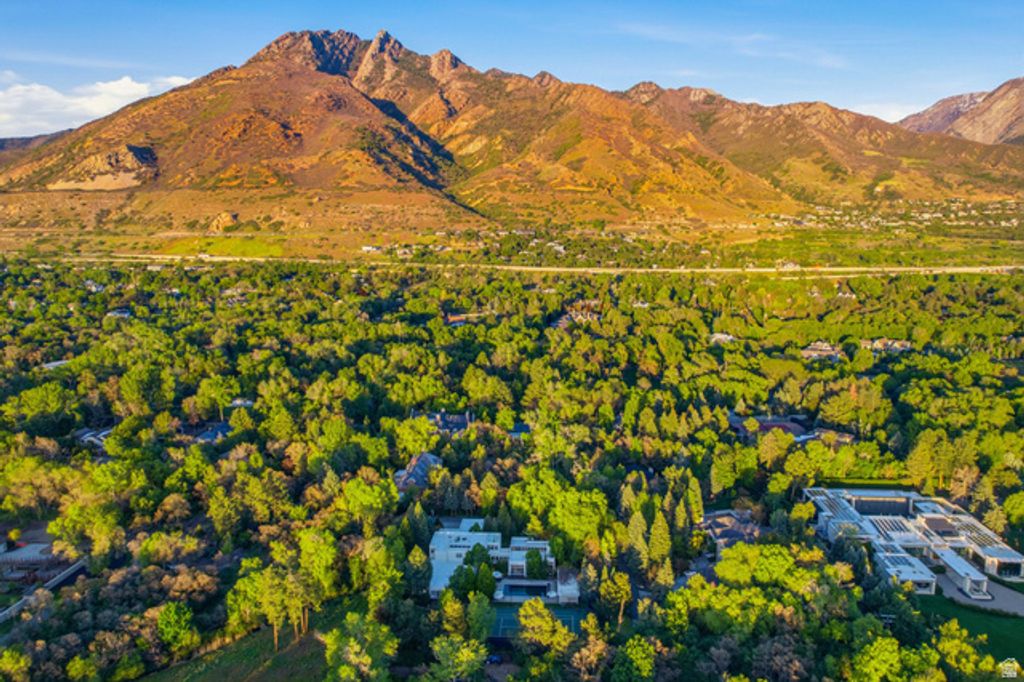Image 142 of property listing at 2552 E WALKER LN, Salt Lake City, UT 84117