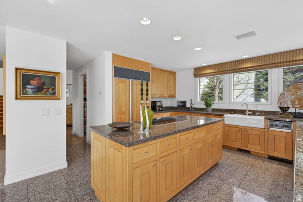 Image 26 of property listing at 2552 E WALKER LN, Salt Lake City, UT 84117