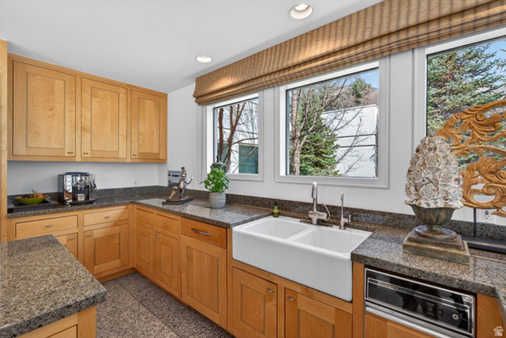 Image 28 of property listing at 2552 E WALKER LN, Salt Lake City, UT 84117