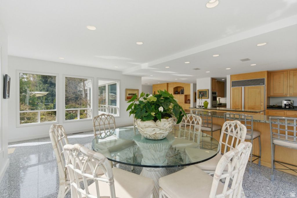 Image 31 of property listing at 2552 E WALKER LN, Salt Lake City, UT 84117