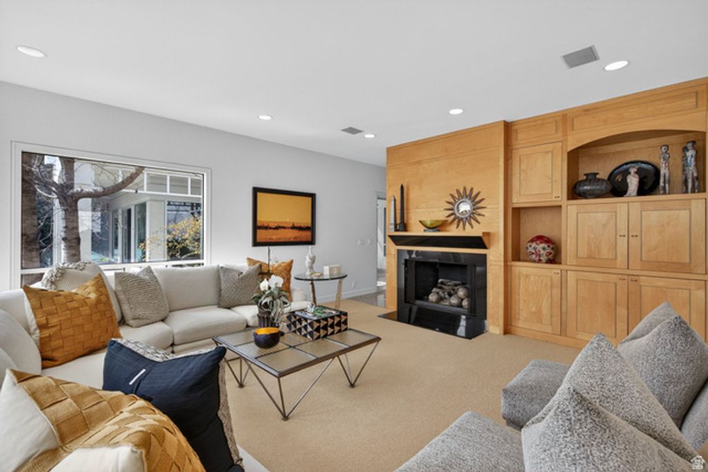 Image 37 of property listing at 2552 E WALKER LN, Salt Lake City, UT 84117