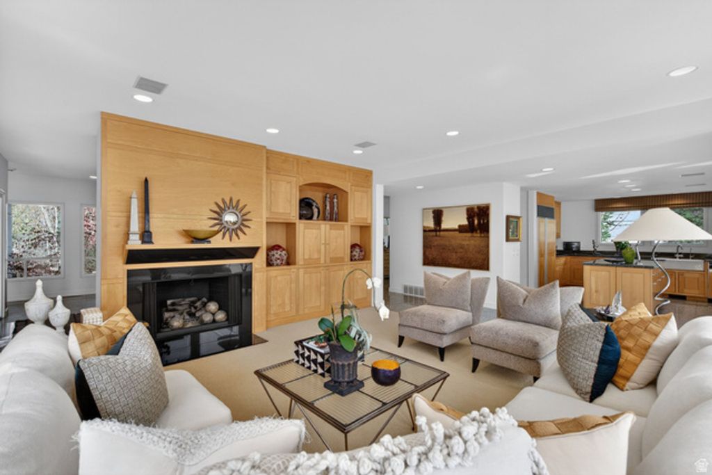 Image 38 of property listing at 2552 E WALKER LN, Salt Lake City, UT 84117